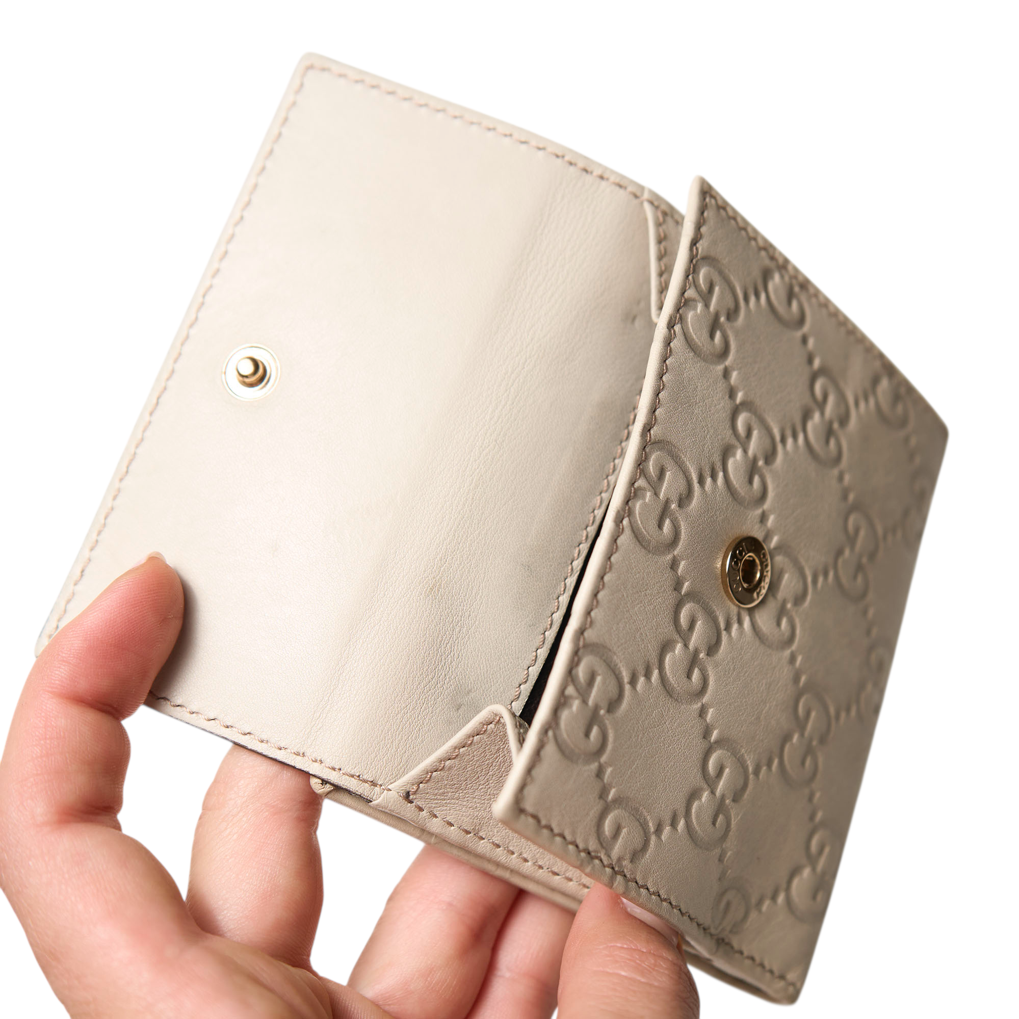 gucci 2000s cream heart wallet