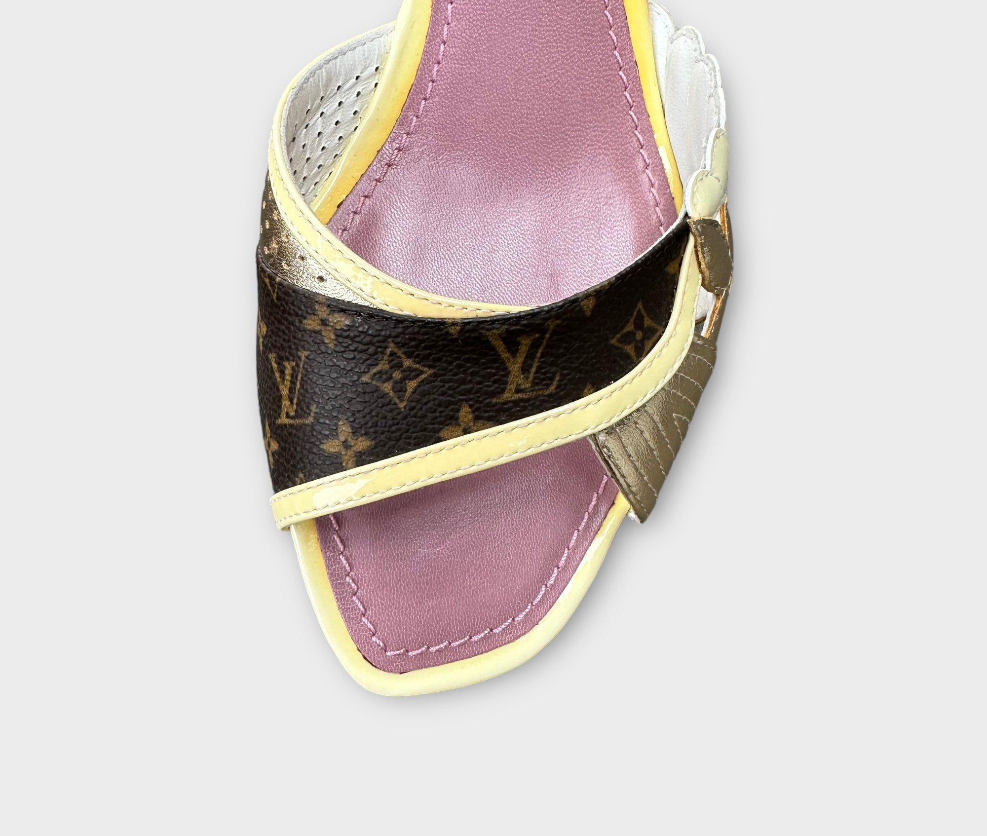 louis vuitton 2000s kitten heels