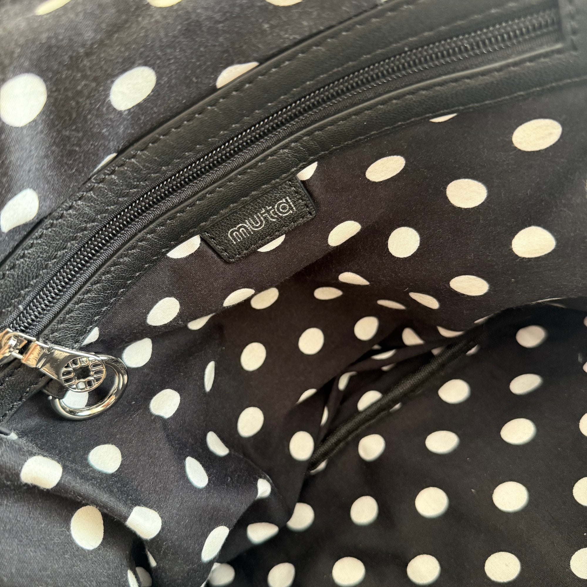 muta black 8 bag