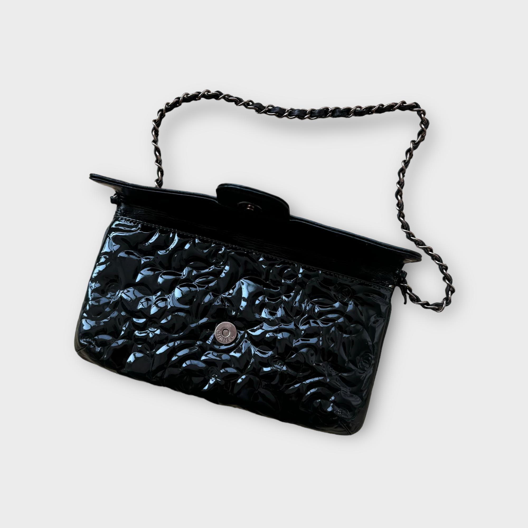 chanel black camellia shoulder bag