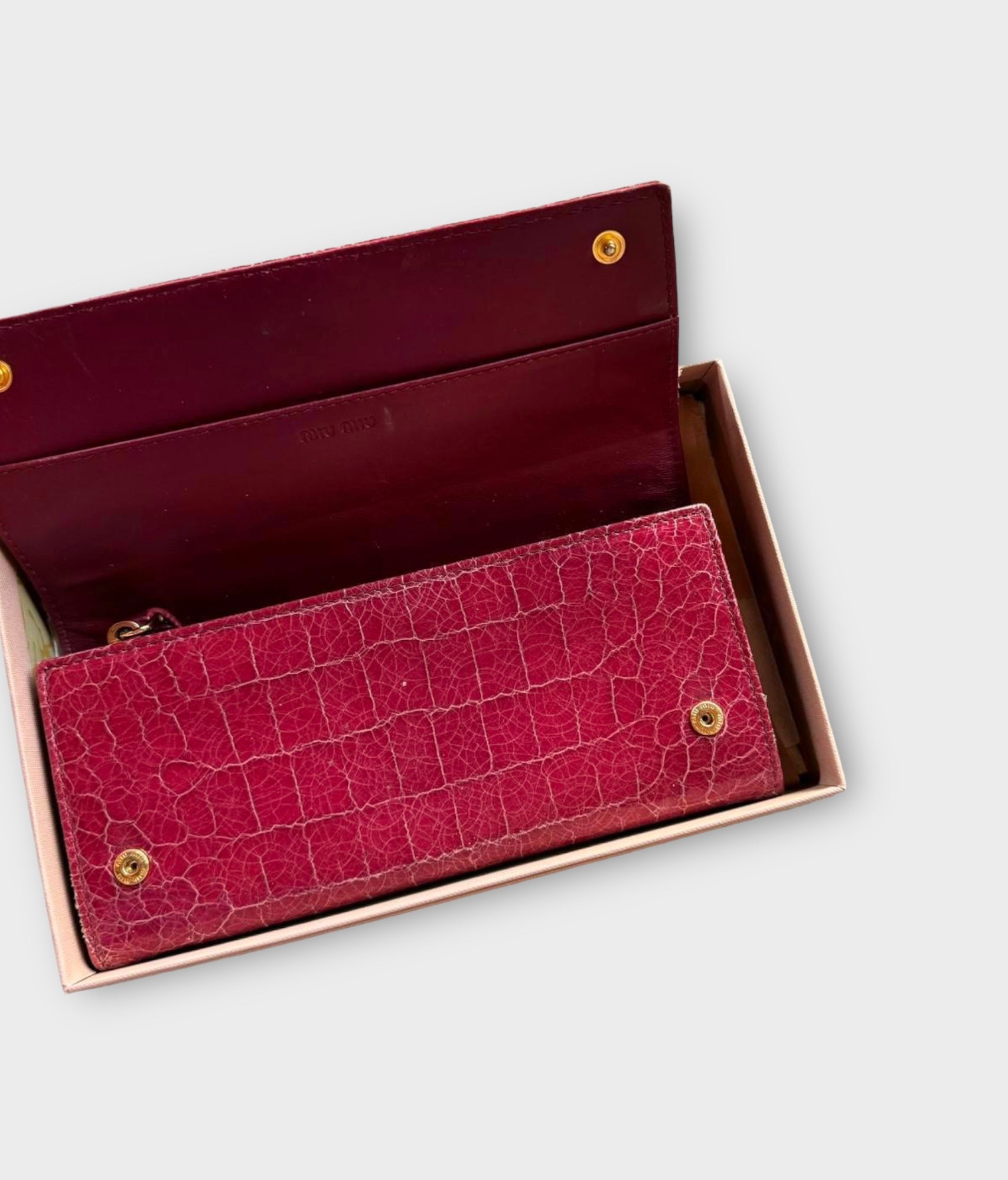 miu miu 2000s red crocodile wallet