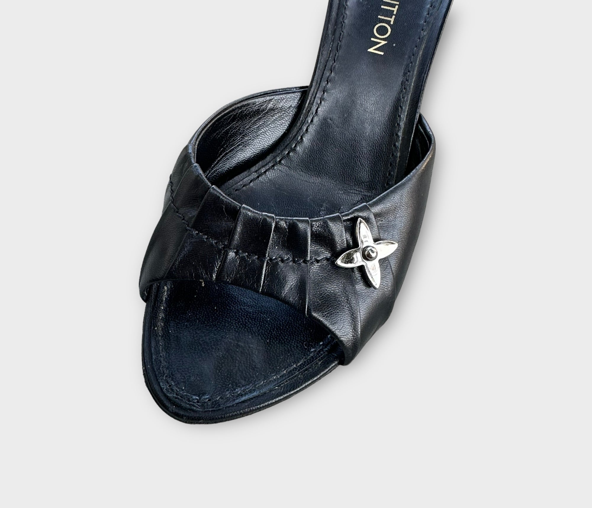 louis vuitton 2000s black kitten heels