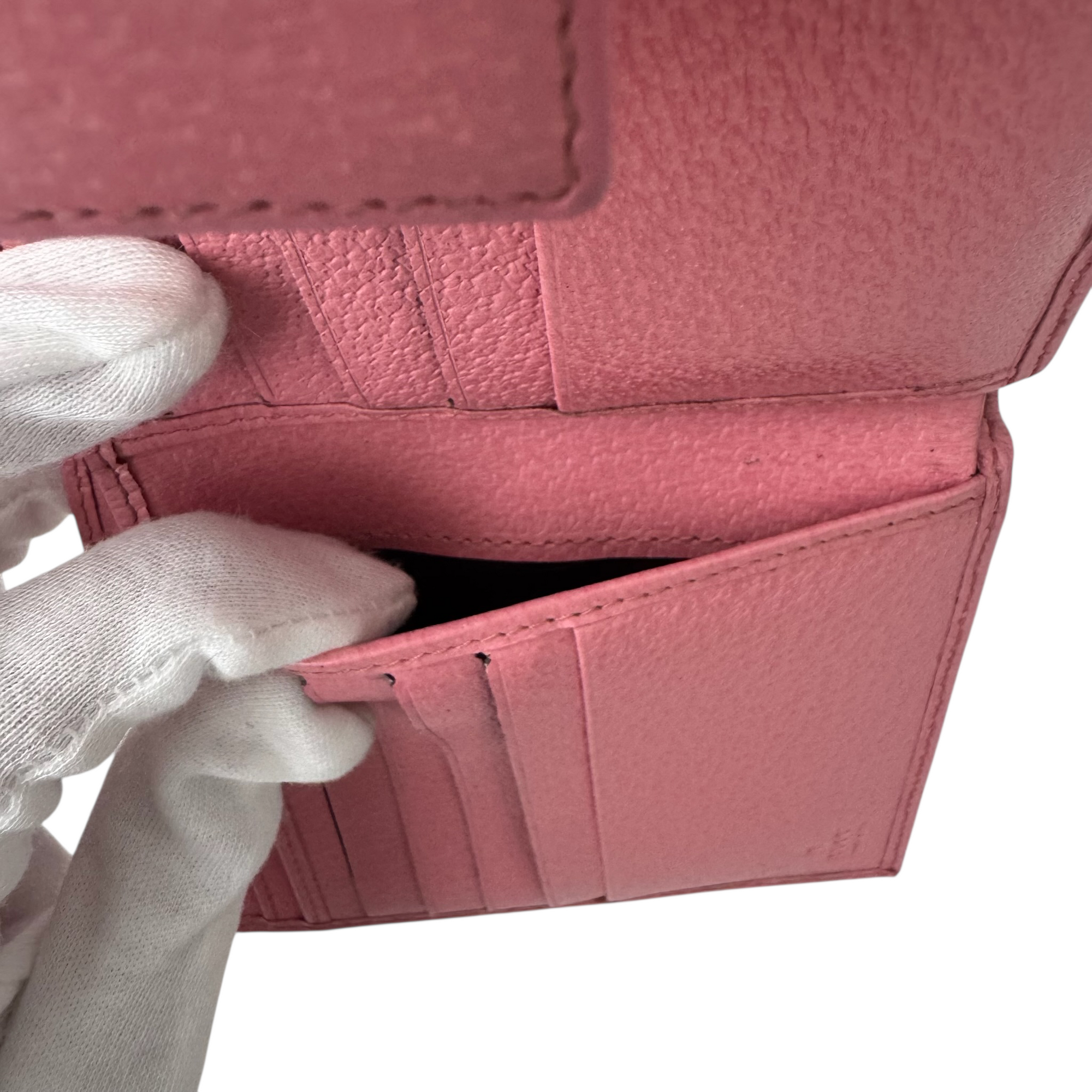 gucci 2000s pink wallet