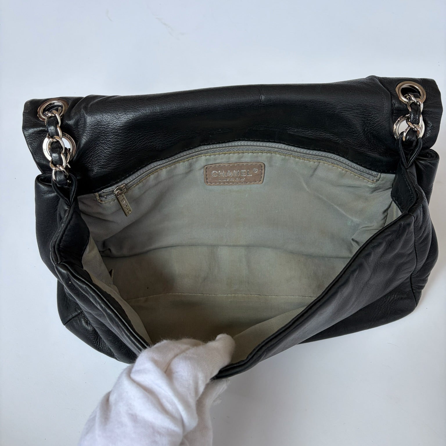 chanel 2000s black shoulder bag