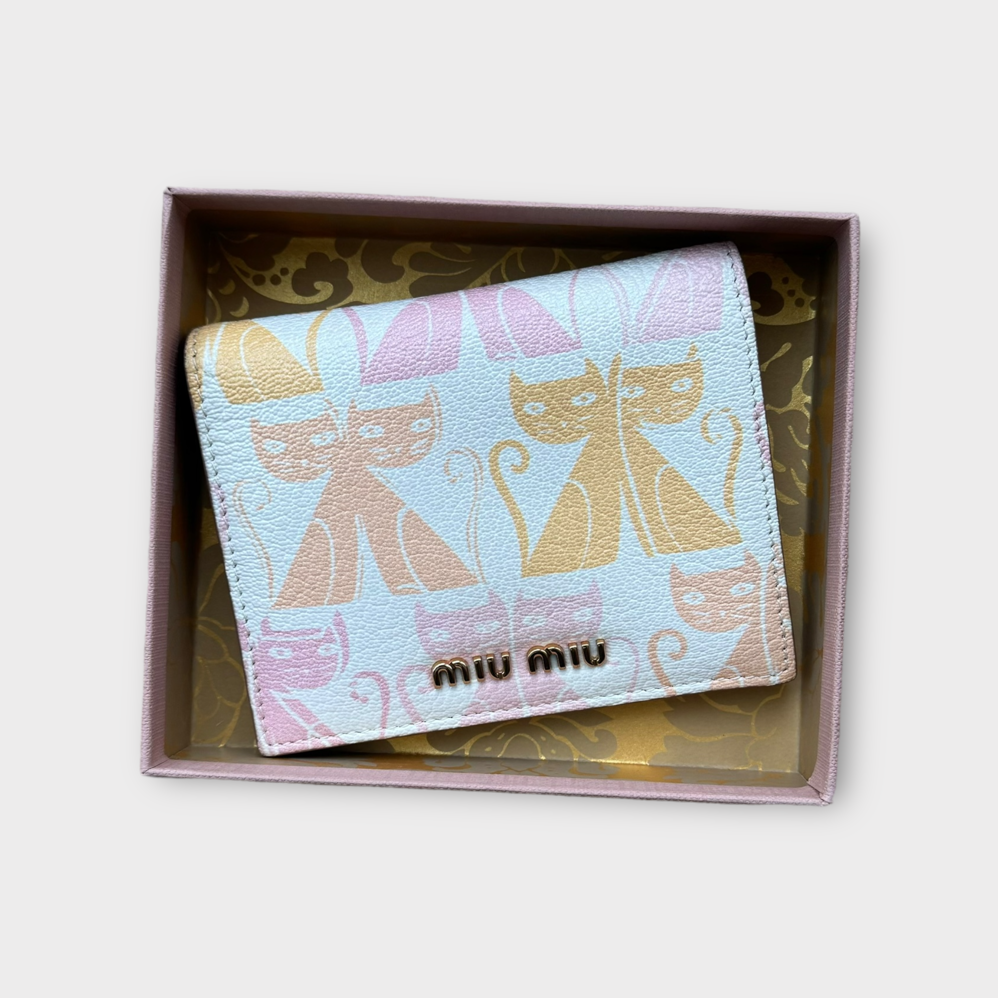 miu miu cat wallet