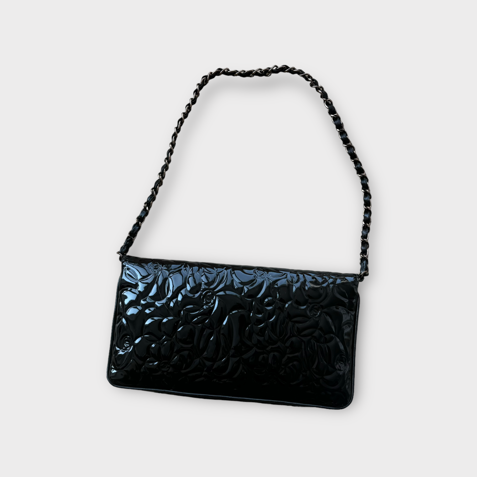 chanel black camellia shoulder bag