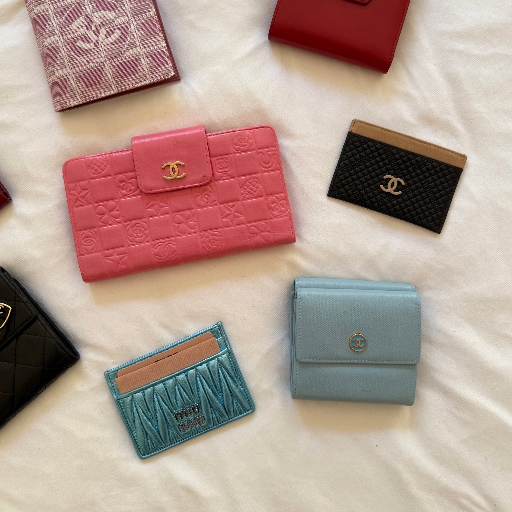 miu miu metallic blue matelassé cardholder