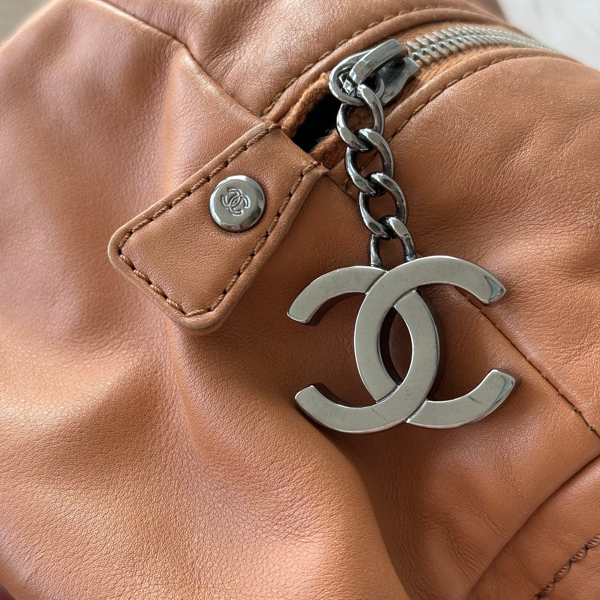 chanel 2000s shoulder bag