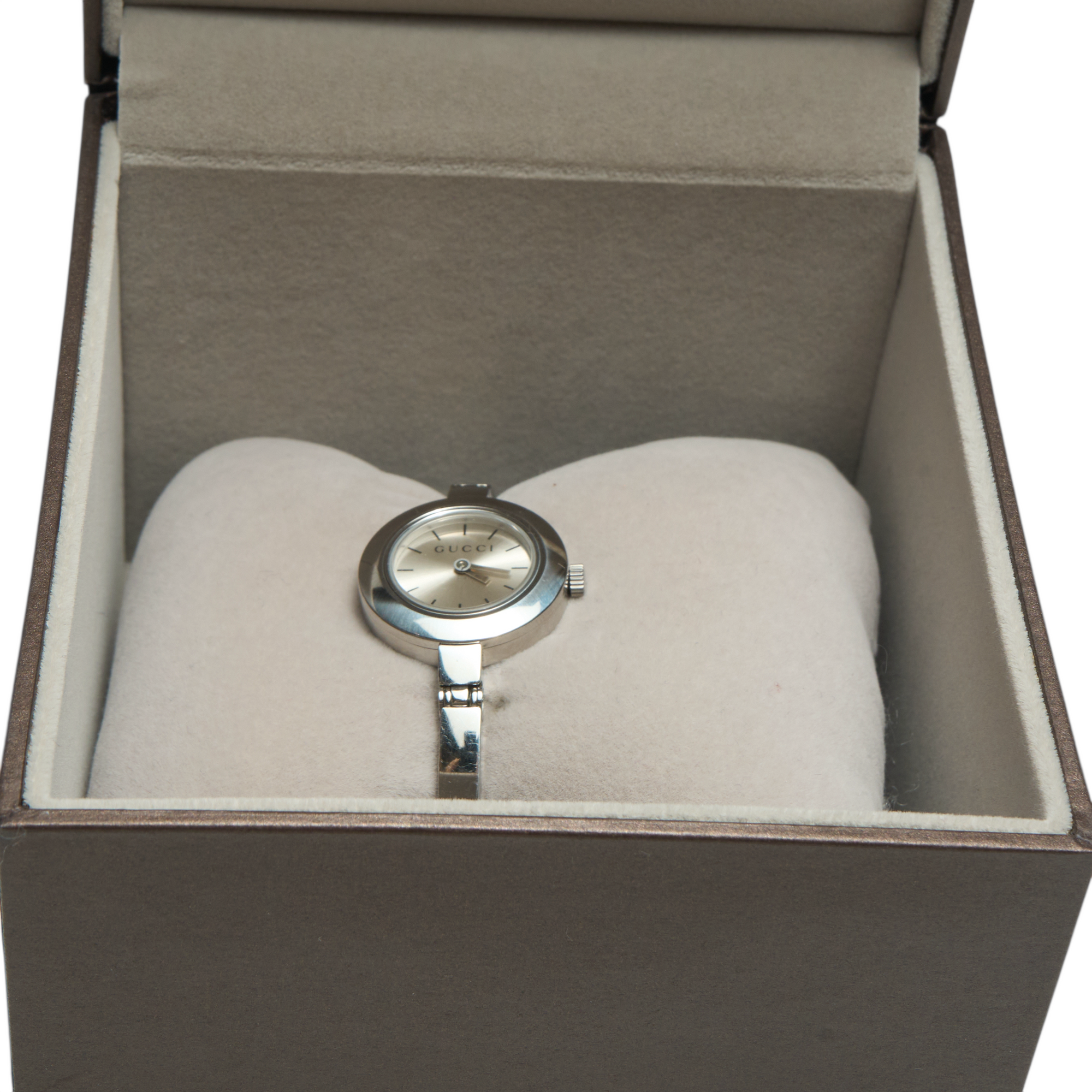 gucci 2000s round silver watch