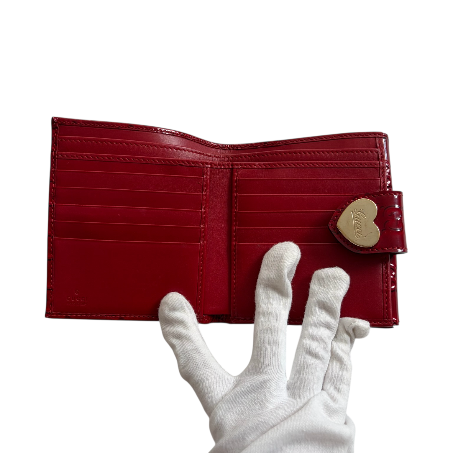 gucci 2000s red heart wallet