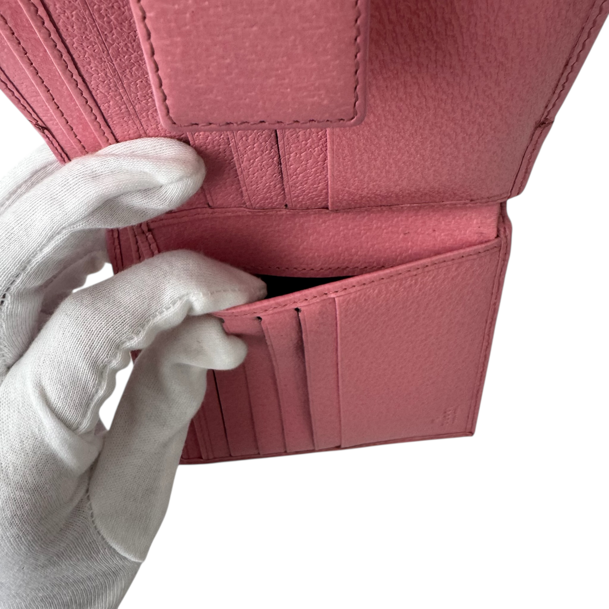 gucci 2000s pink wallet