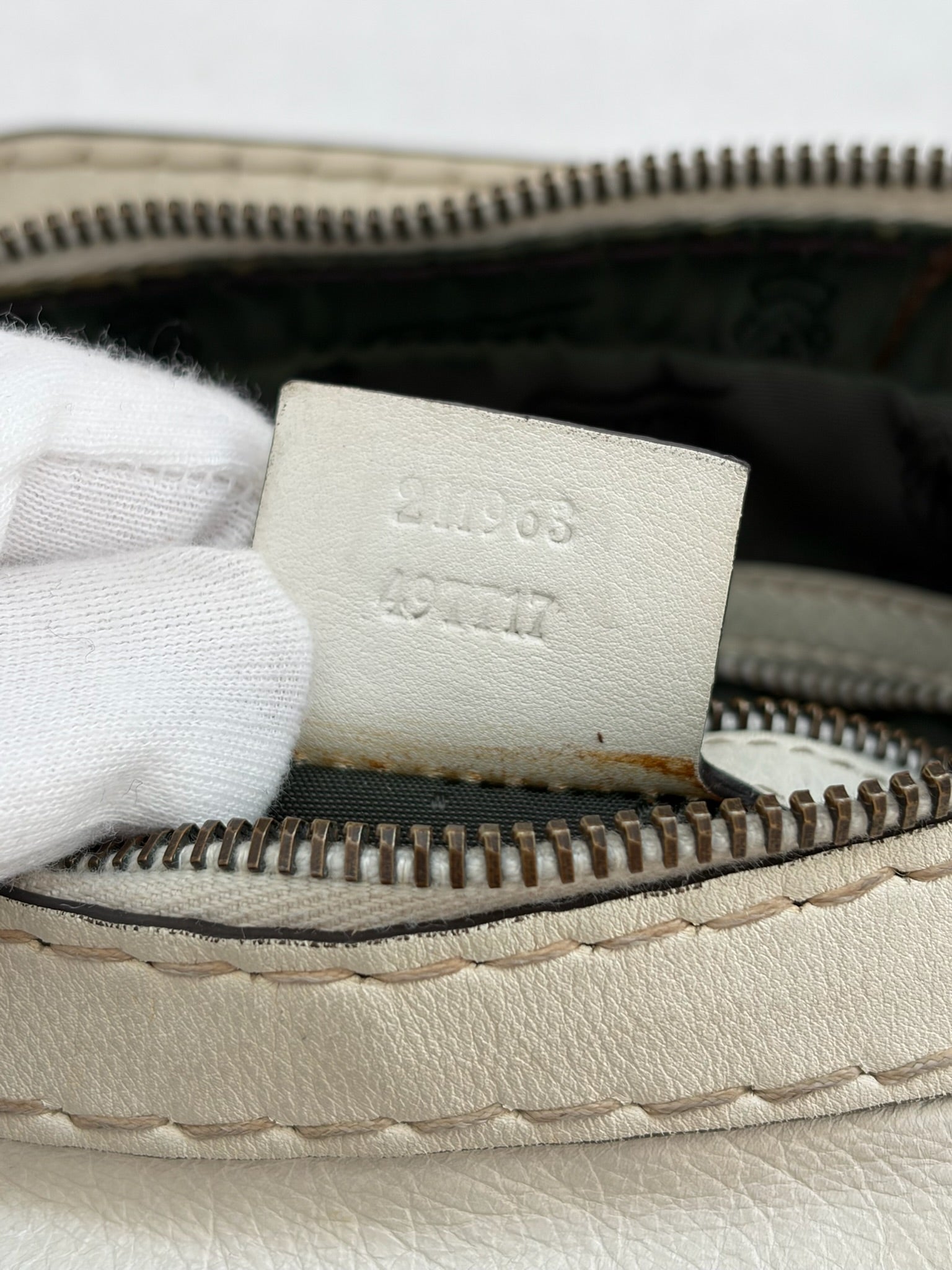 gucci 2000s white heart bag