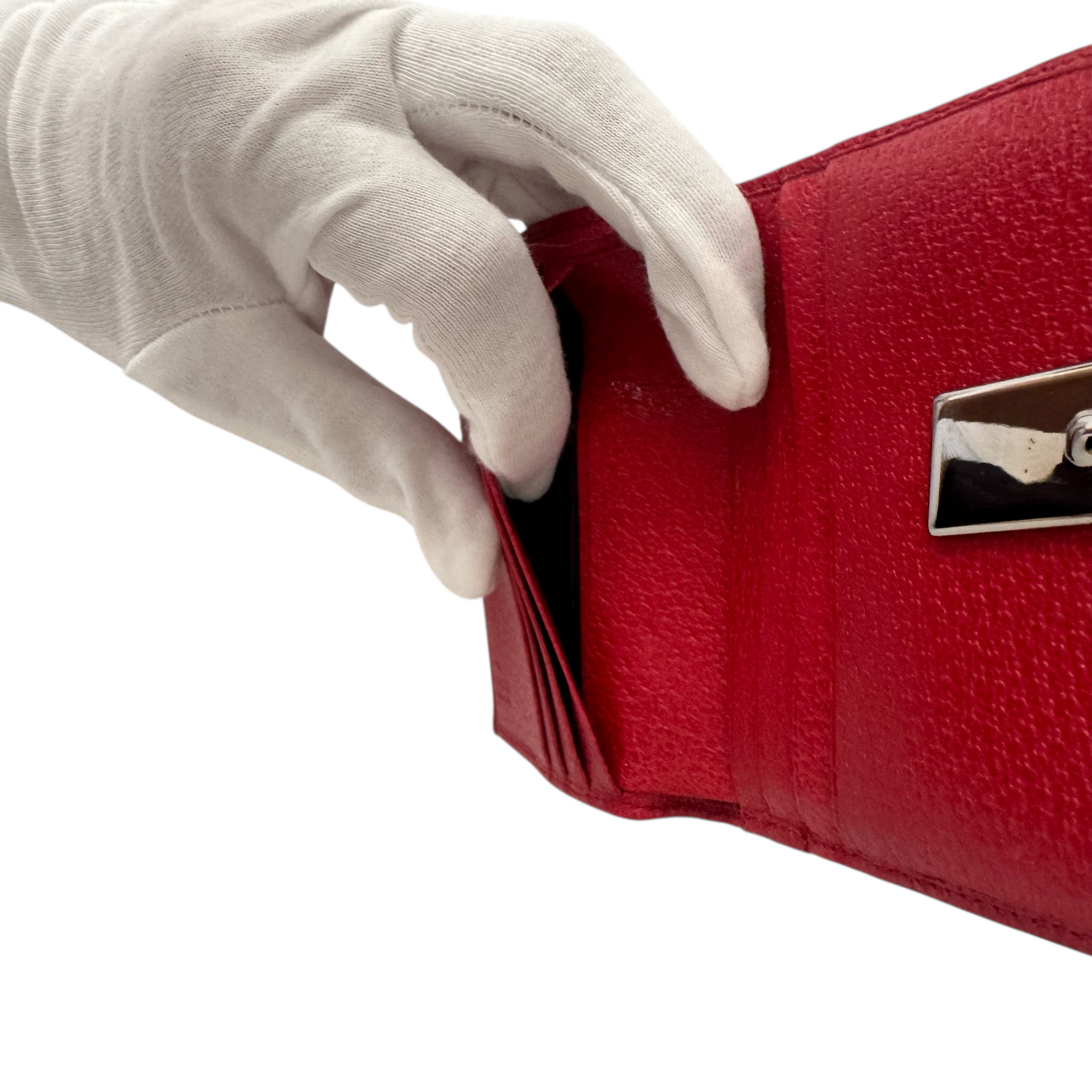 gucci 2000s red wallet