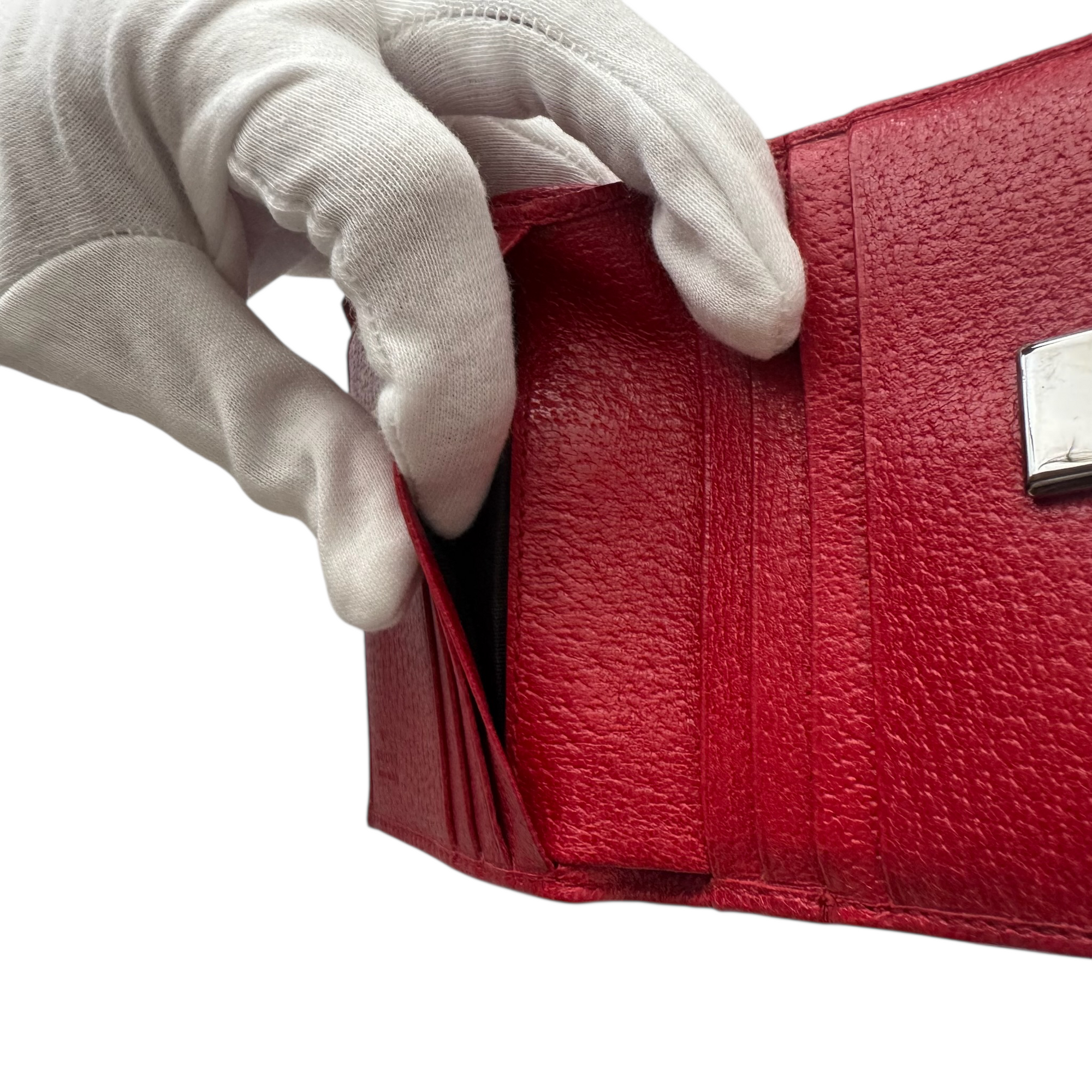 gucci 2000s red wallet